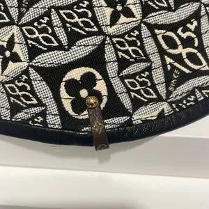 Louis Vuitton | Accessories | Louis Vuitton Since 854  display picture 3